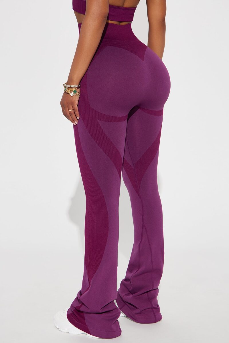 Pantalón de Yoga Activo Studio Flex en Ciruela - Image 2
