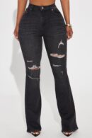 Jeans Elásticos Rasgados con Campana en Lavado Negro