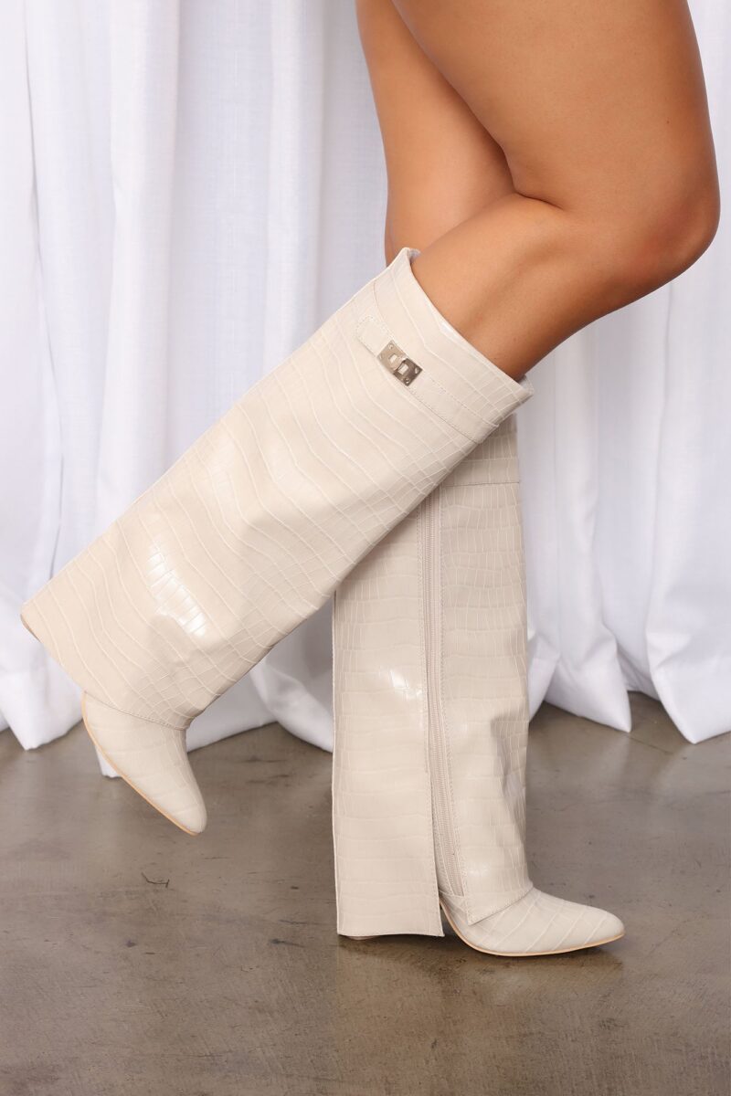Botas Altas hasta la Rodilla con Detalles Dorados y Tacón Grueso - Image 9