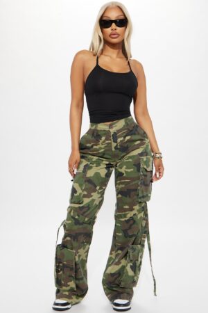 Pantalón Cargo Camuflado de Tiro Bajo y Pierna Ancha