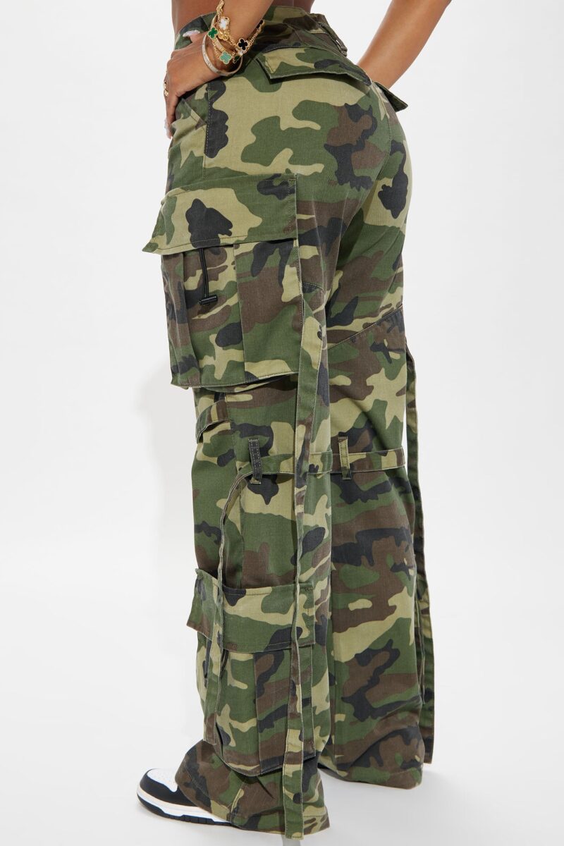 Pantalón Cargo Camuflado de Tiro Bajo y Pierna Ancha - Image 3