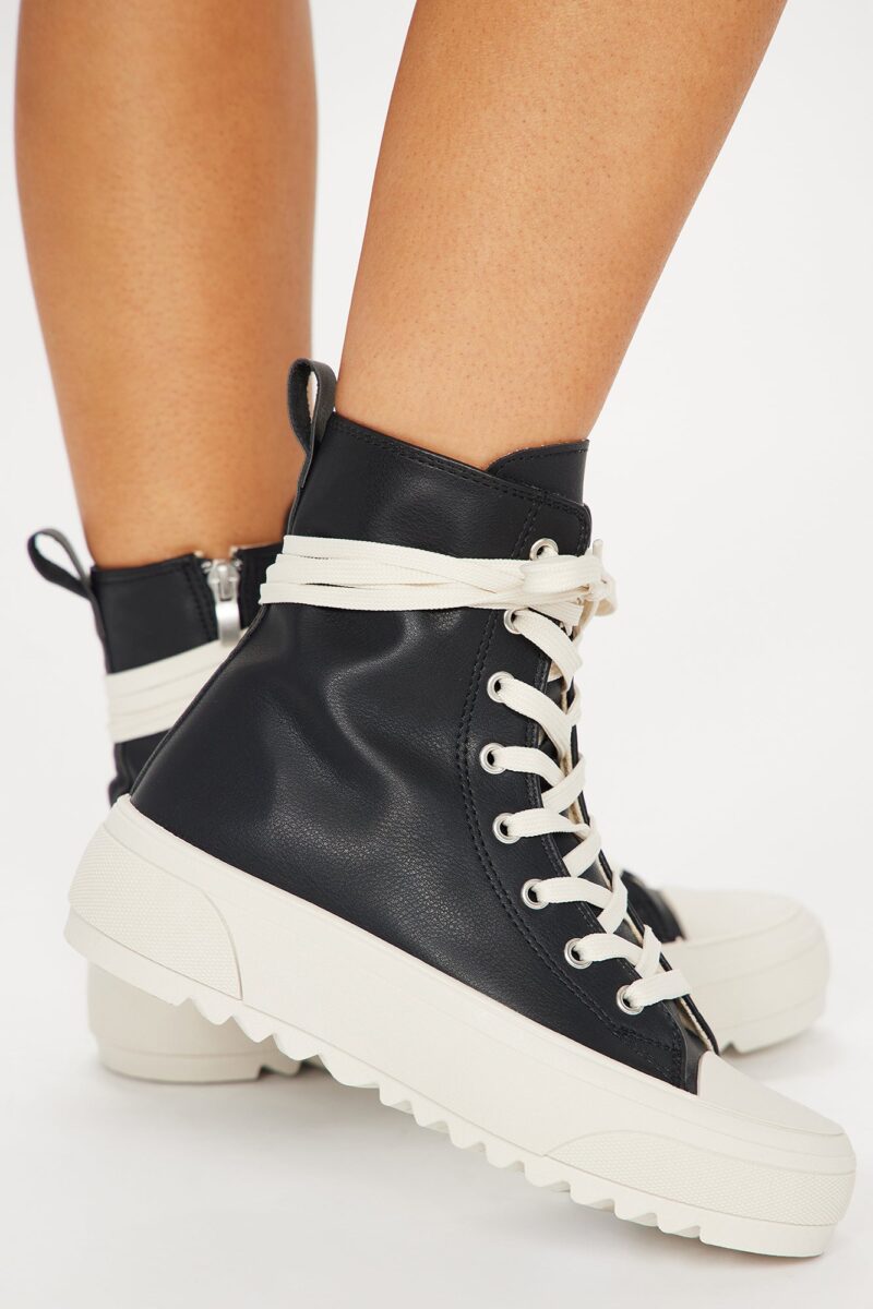 Zapatillas Deportivas en Negro con Cordones y Punta Redonda - Image 3