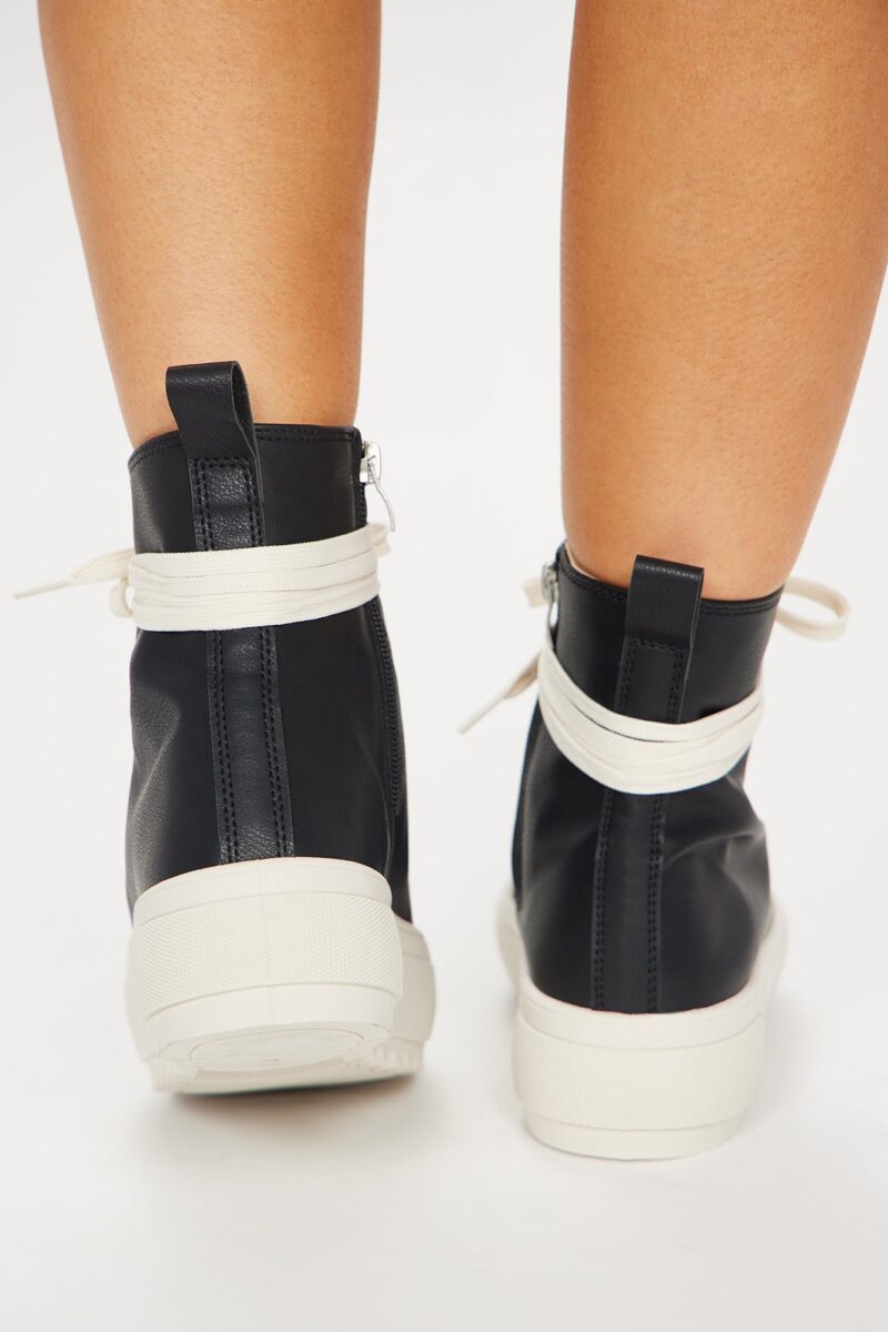 Zapatillas Deportivas en Negro con Cordones y Punta Redonda - Image 4