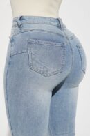 Jeans Ajustados y Acampanados con Detalles Esculpidos