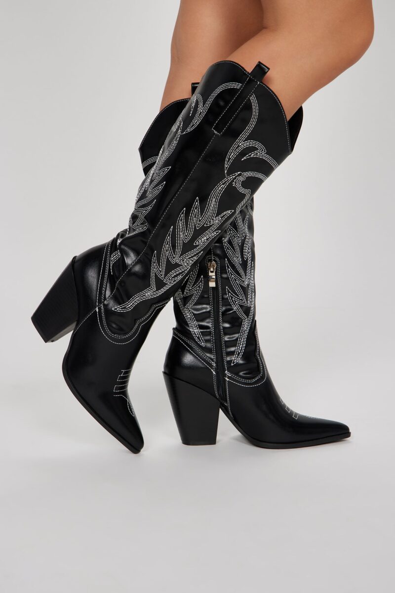 Botas Vaqueras Bordadas de Tacón Alto - Image 3