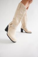 Botas Vaqueras Altas con Detalles Metálicos