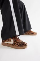 Zapatillas Deportivas Bajas con Cordones en Celeste