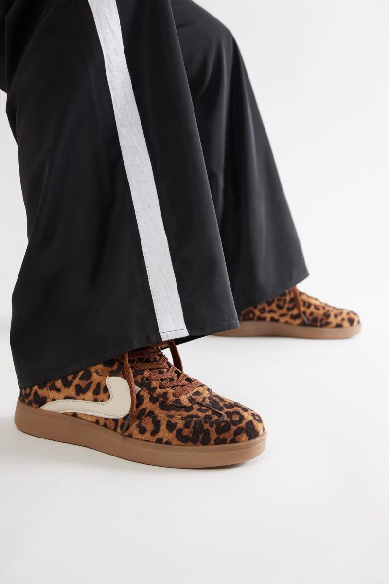 Zapatillas Deportivas Bajas con Cordones en Celeste - Image 18