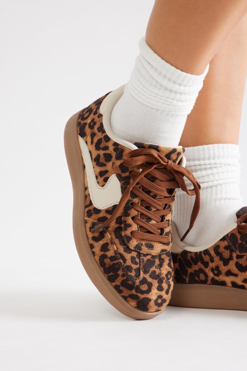 Zapatillas Deportivas Bajas con Cordones en Celeste - Image 20