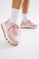 Zapatillas Bajas con Detalle de Cordones