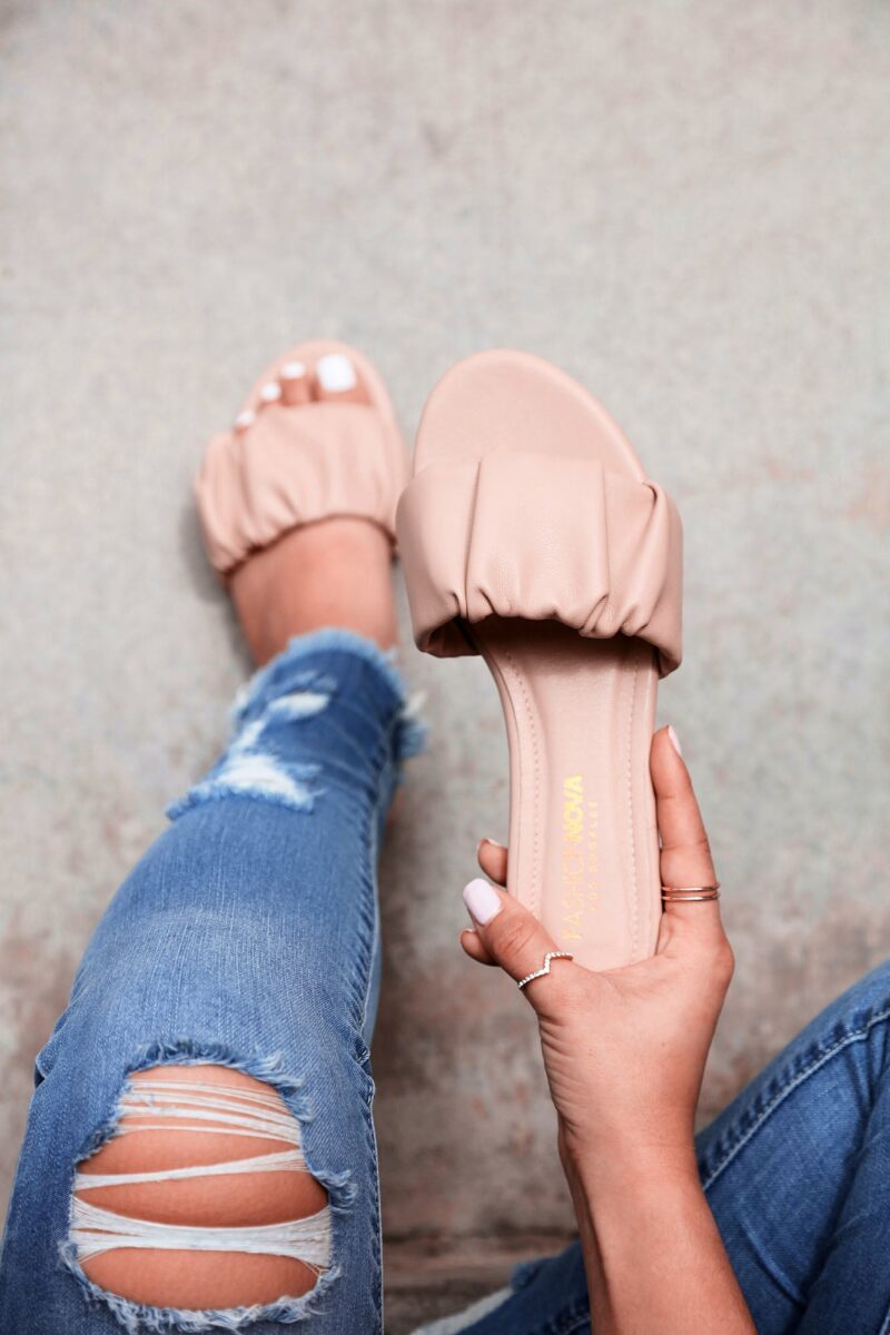 Sandalias Deslizables con Detalle de Volantes