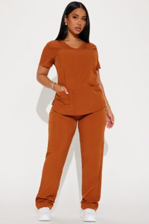 Conjunto Uniforme Médico Marrón con 4FLEX