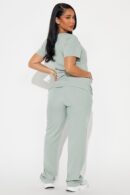 Camisa de Uniforme Unisex con Bolsillos y Cuello en V