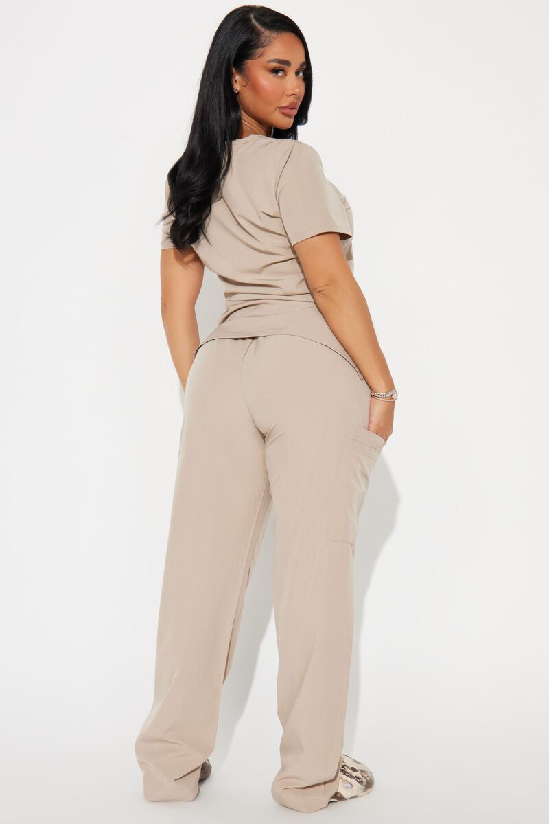 Conjunto de Uniforme Médico Elástico y Cómodo - Image 9