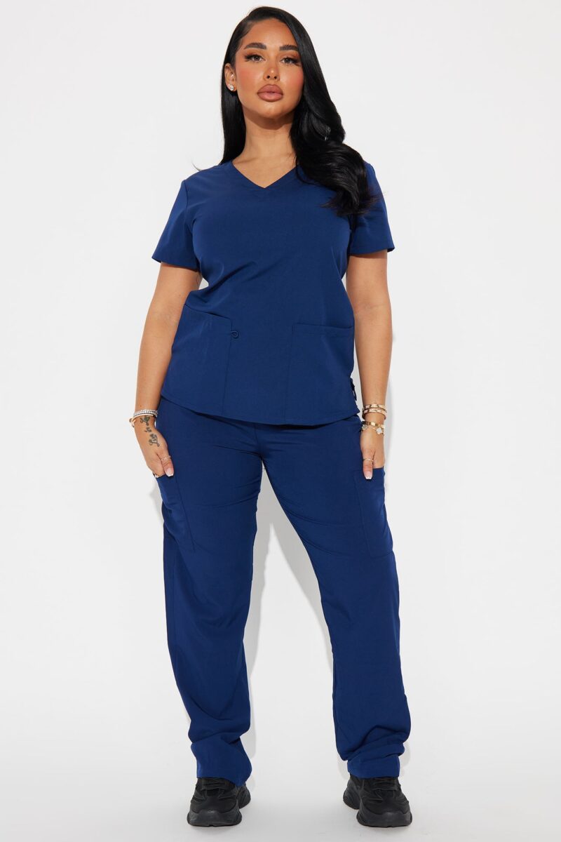 Camisa de Uniforme Unisex con Bolsillos y Cuello en V - Image 14