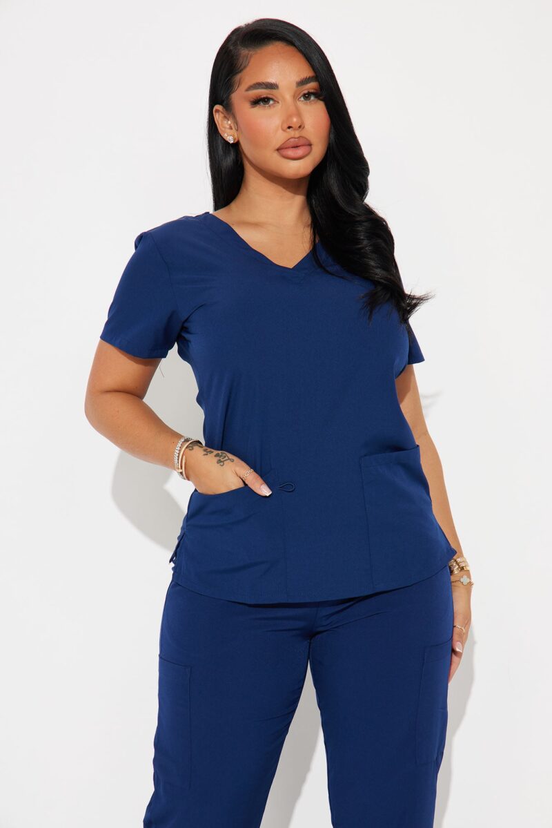 Camisa de Uniforme Unisex con Bolsillos y Cuello en V - Image 13