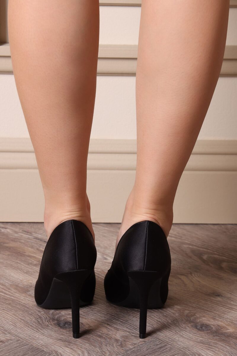 Zapatos de Tacón Satinado Elegantes en Negro - Image 4