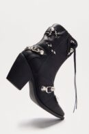 Botines Negros de Tacón Medio con Detalles Metálicos