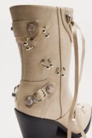 Botines Negros de Tacón Medio con Detalles Metálicos