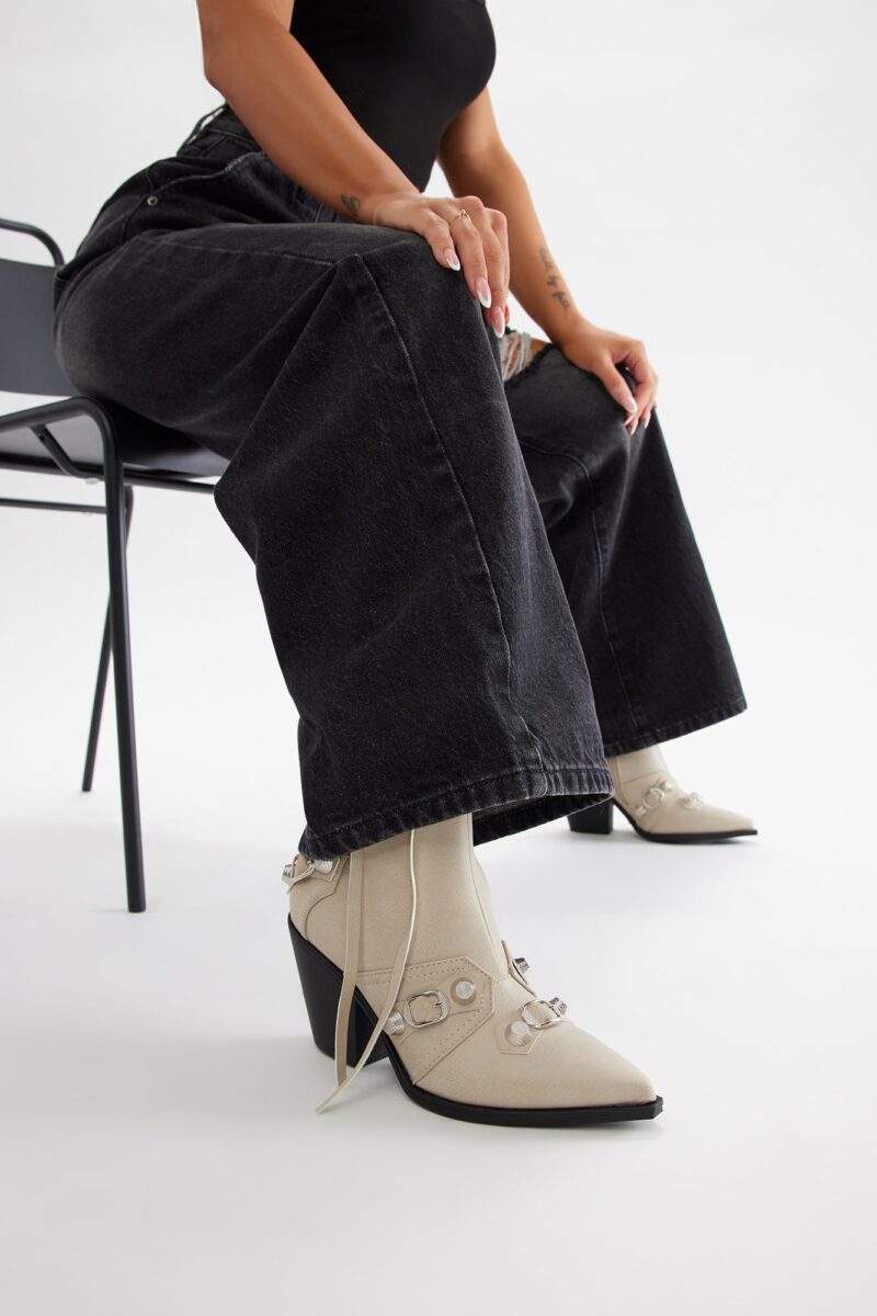 Botines Negros de Tacón Medio con Detalles Metálicos - Image 8