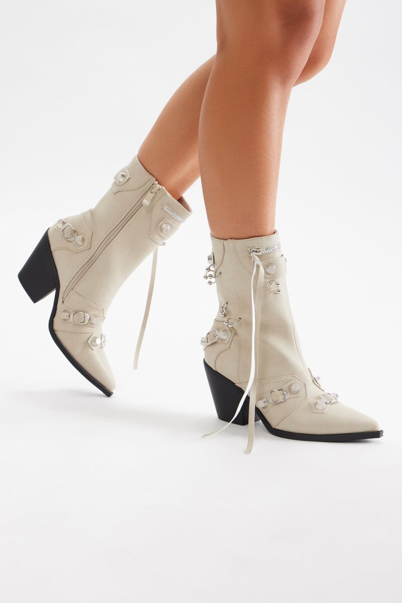 Botines Negros de Tacón Medio con Detalles Metálicos - Image 10