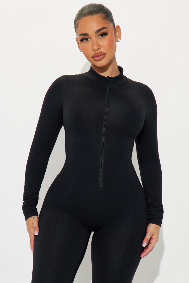 Mono Deportivo de Cuello Alto y Pierna Ancha en Negro - Image 2