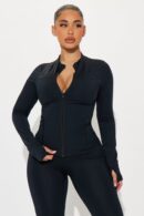 Chaqueta Deportiva Negra Elevate con Cuello Alto