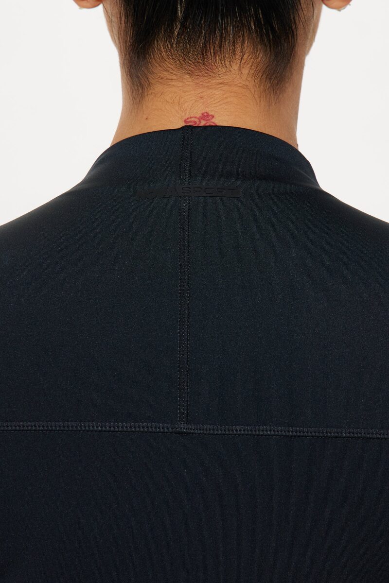 Chaqueta Deportiva Negra Elevate con Cuello Alto - Image 3