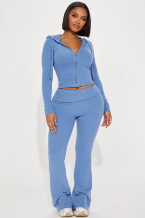 Conjunto de Pantalón y Chaqueta con Capucha en Azul