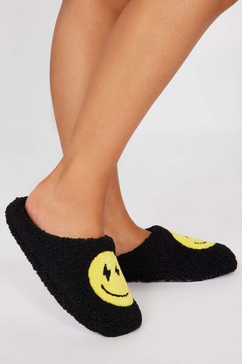 Pantuflas Cerradas con Estampado de Caritas Sonrientes - Image 3