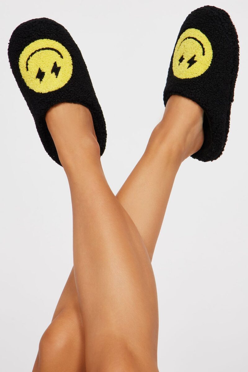 Pantuflas Cerradas con Estampado de Caritas Sonrientes - Image 2