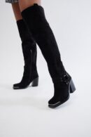 Botas Altas de Tacón Cuadrado con Detalles Metálicos