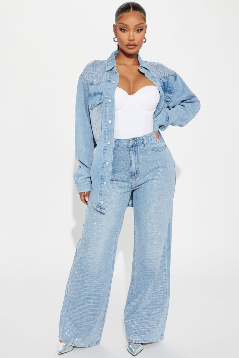 Jeans Anchos con Detalles Bordados en Lavado Claro - Image 2