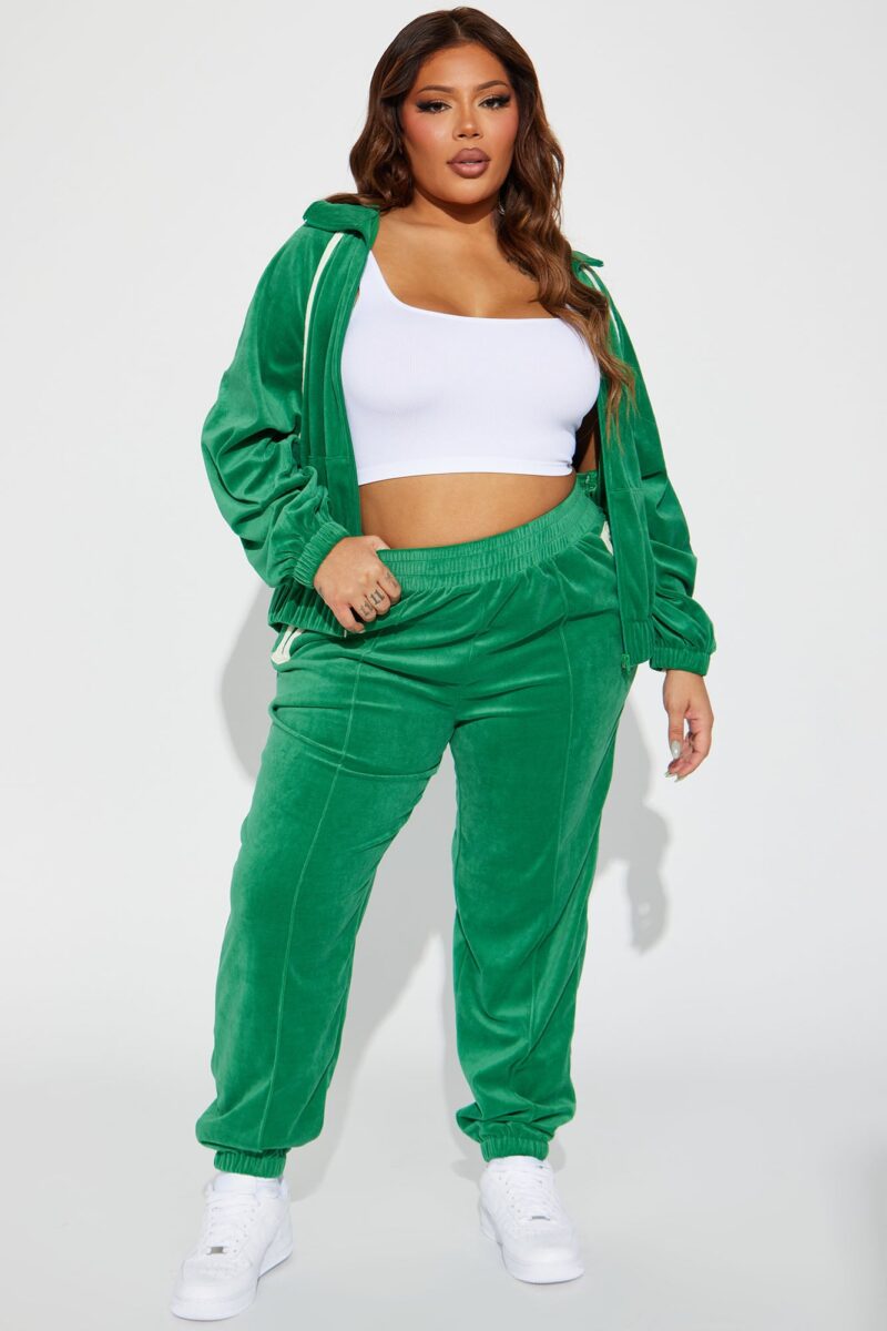 Conjunto Deportivo Retro de Terciopelo con Cierre Frontal - Image 5