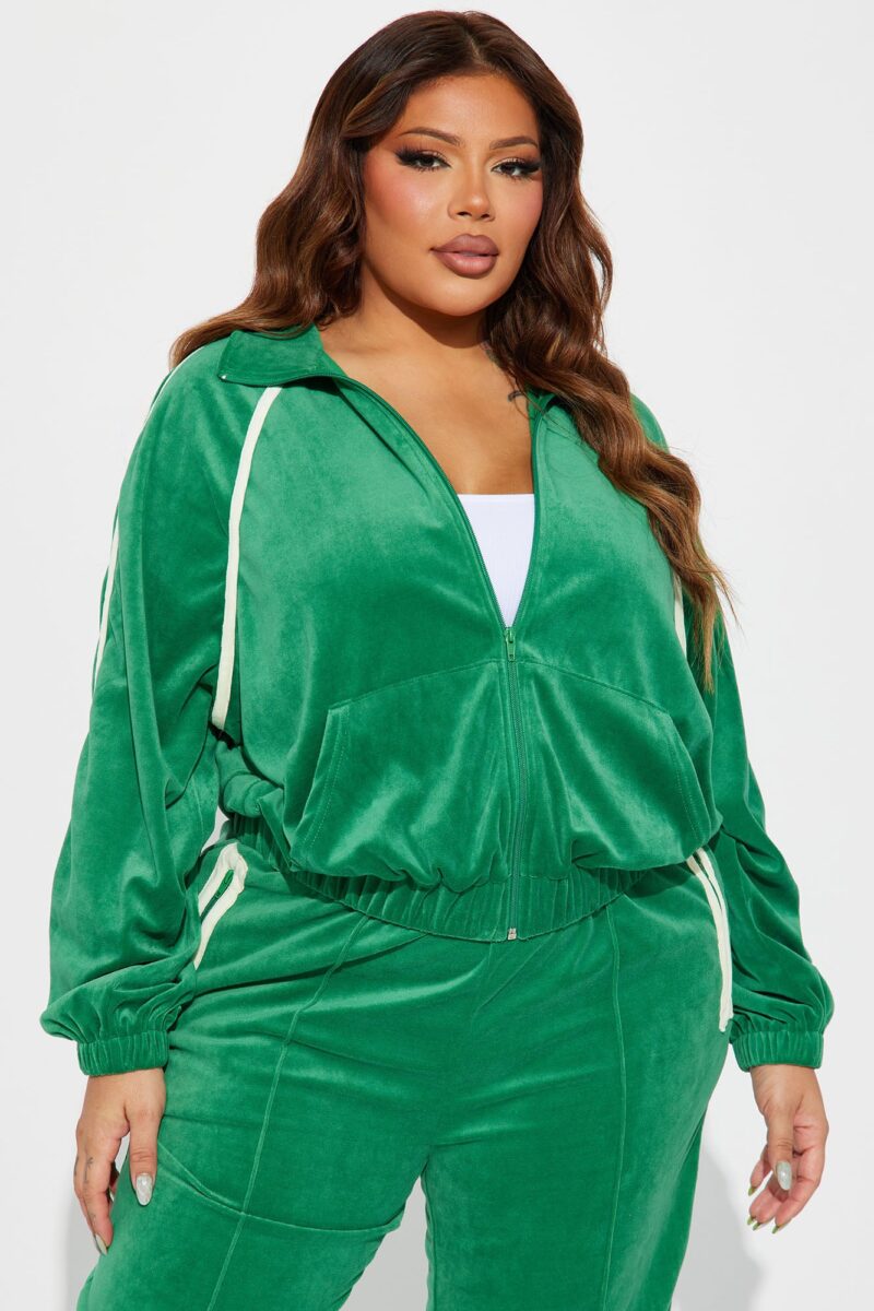Conjunto Deportivo Retro de Terciopelo con Cierre Frontal - Image 6