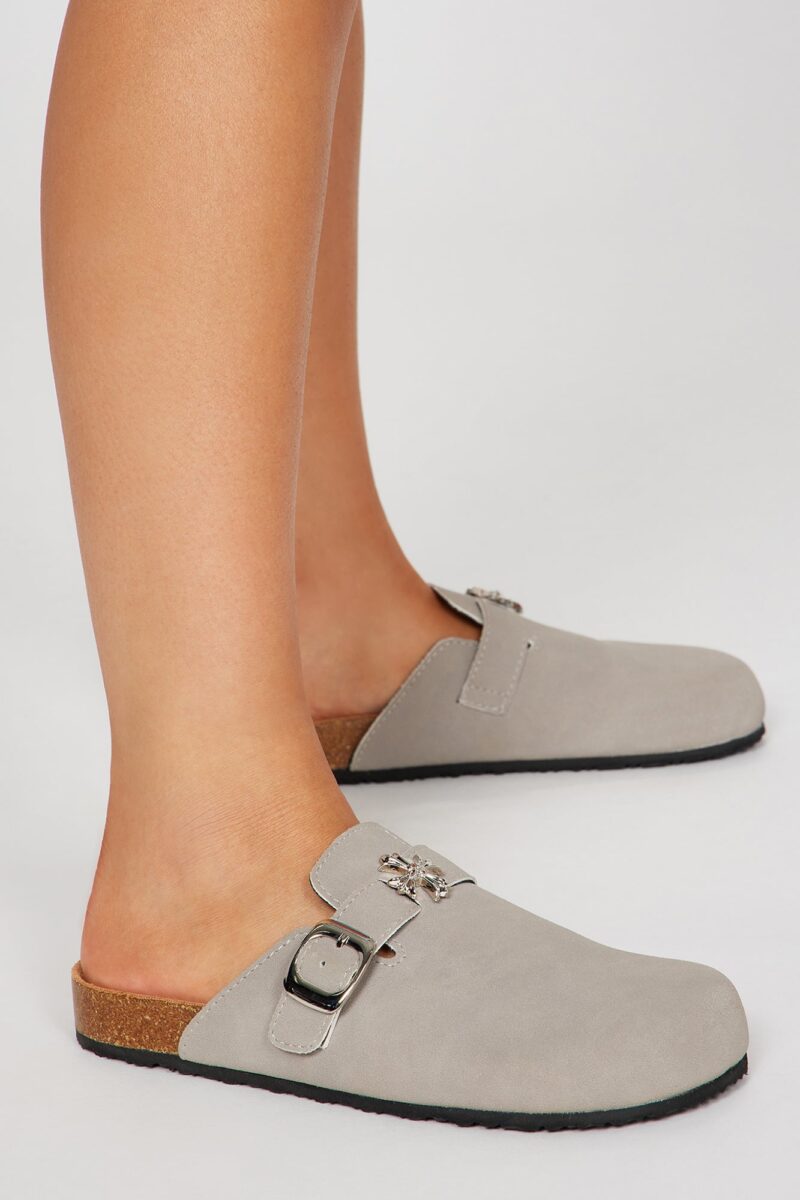 Sandalias Planas con Detalle de Metal - Negro - Image 6