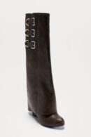 Botas Altas con Detalle de Solapa y Tacón Cuña