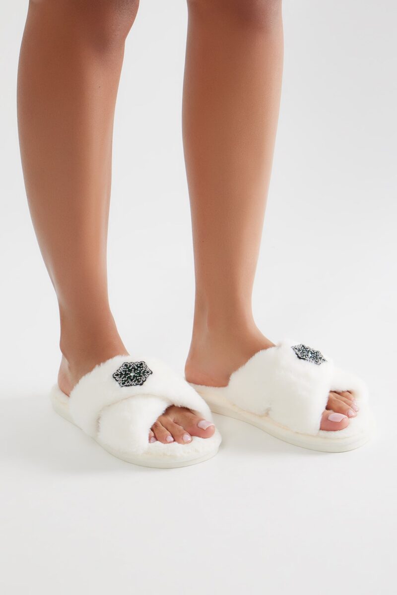 Pantuflas Navideñas de Pelo Sintético con Detalles Festivos - Image 4