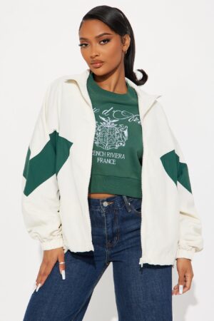 Campera Rompevientos con Cuello Alto y Rayas