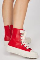 Zapatillas Altas de Corte Clásico en Negro