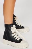 Zapatillas Altas de Corte Clásico en Negro