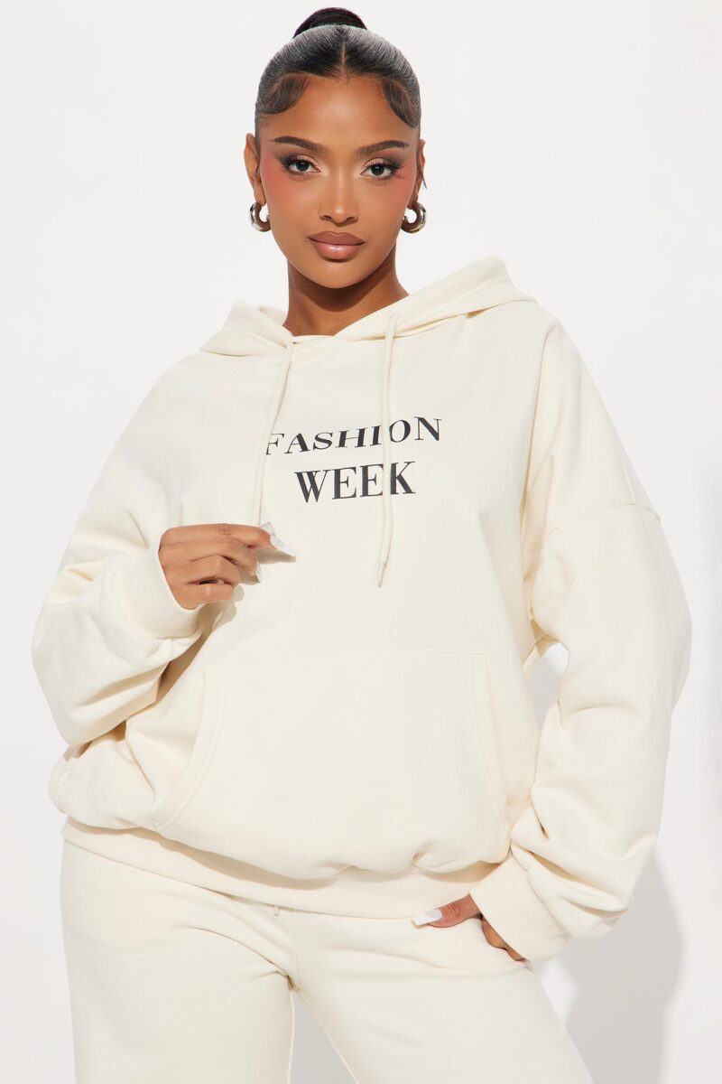 Conjunto Deportivo Fashion Week - Crema - Image 9