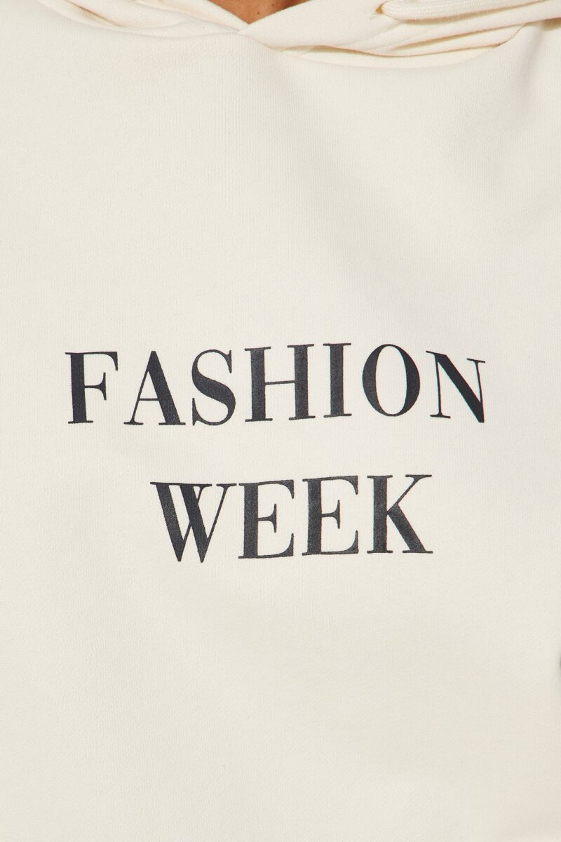 Conjunto Deportivo Fashion Week - Crema - Image 11