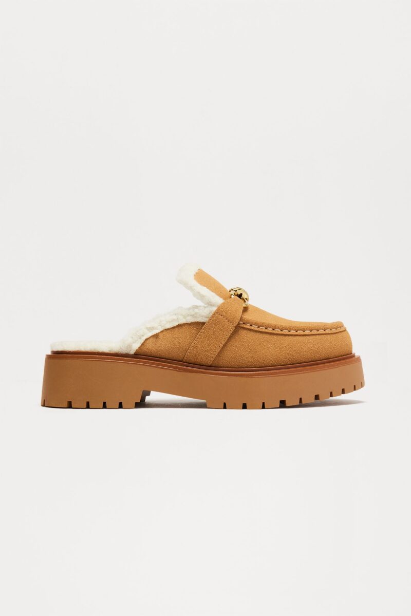 Pantuflas con Plataforma y Detalles Metálicos - Image 2