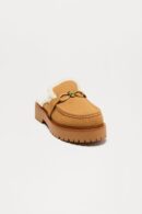 Pantuflas con Plataforma y Detalles Metálicos