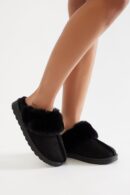 Pantuflas con Ribete de Piel Sintética y Punta Cerrada