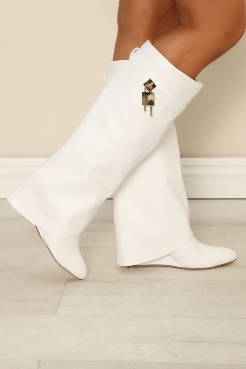 Botines Blanco Sueños de la Gran Ciudad con Detalles Dorados - Image 4