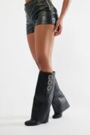 Botas Altas con Detalle de Solapa y Tacón Cuña