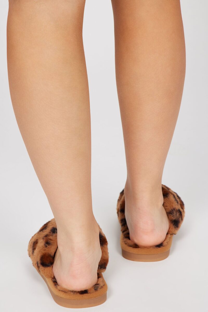 Pantuflas Cómodas de Diseño Cruzado y Punta Redonda - Image 4