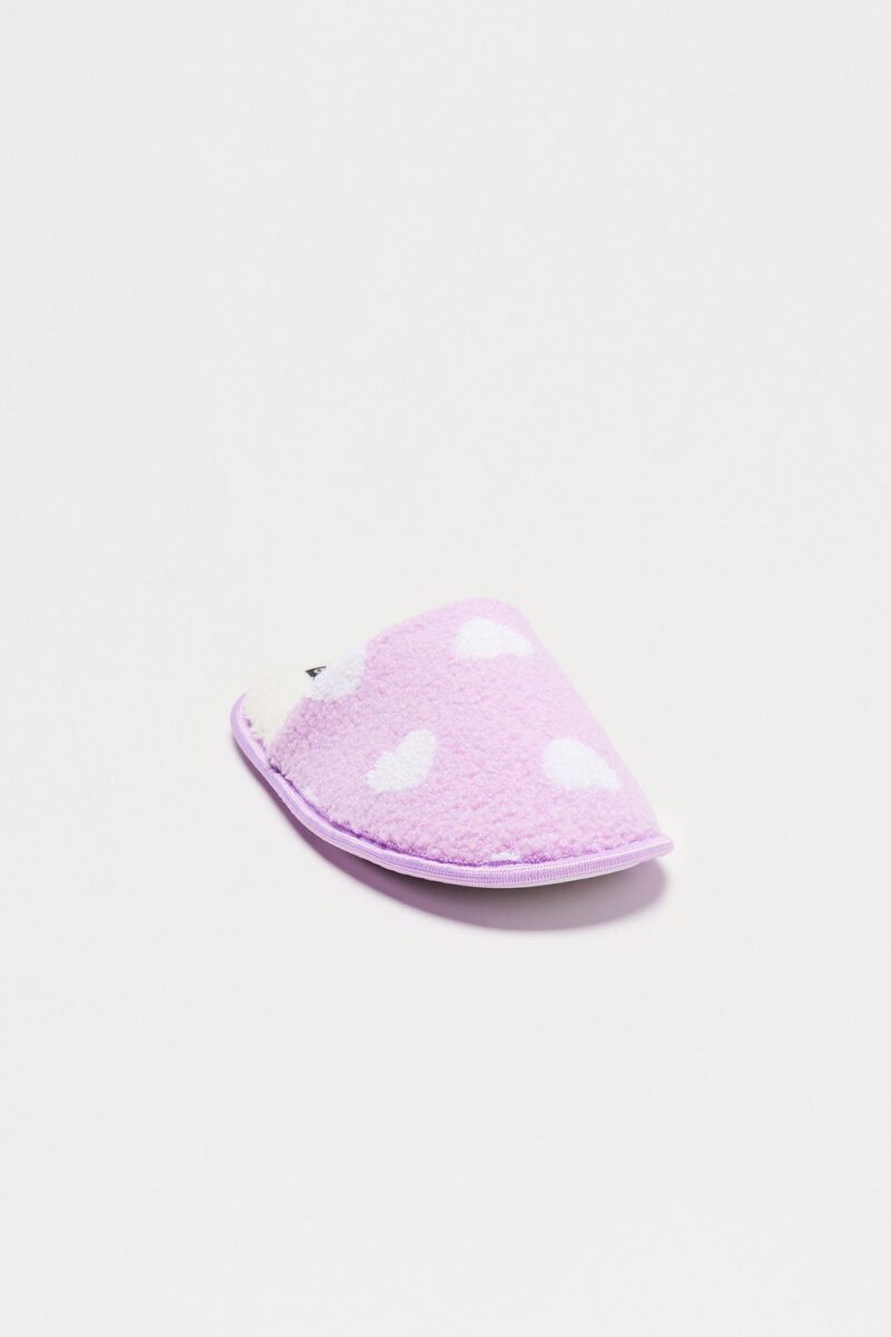 Pantuflas Cerradas con Estampado de Corazones - Image 4